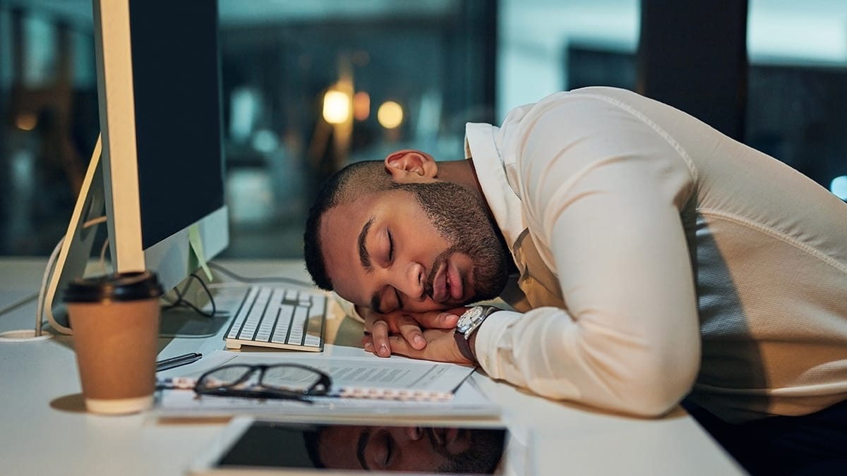 Κόπωση ή burnout; Πώς ξεχωρίζεις τα δύο πριν είναι αργά